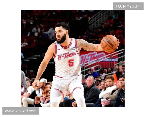 巴恩斯利用无球跑动拉开空间提升球队进攻效率