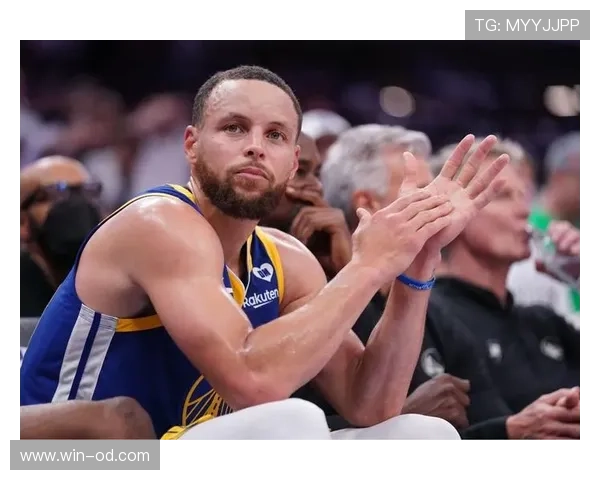 库里无球跑位拉开空间，比上赛季更高效