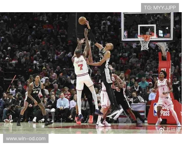 乔·约翰逊无球跑位持续拉开空间提升球队三分效率