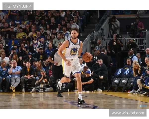 克莱·汤普森三分球无球跑位提升球队进攻空间明显