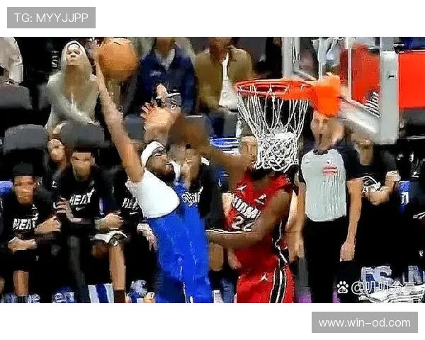 戴维斯挡拆制造内线优势 提升球队关键得分效率