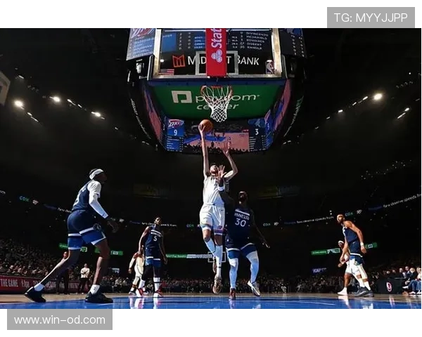 朱利叶斯·兰德尔篮下强打效率提升显著 拉开季后赛内线优势